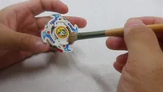 軽くホコリを払う